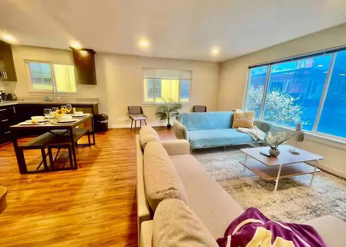 Seattle Luxury 4-Suite Retreat