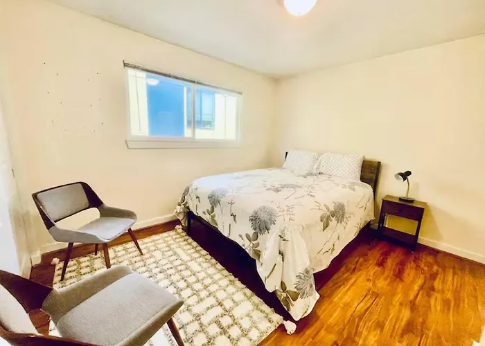 Seattle Luxury 4-Suite Retreat